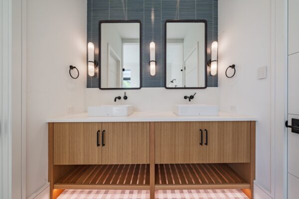 9Indian_Pipe_Home_build_